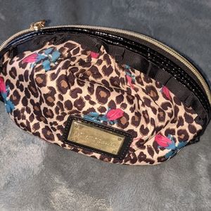 Betsey Johnson floral cosmetic👝💐